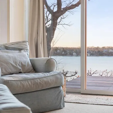 Waterfront Home With Guest Cottage